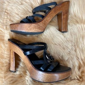 Gianni Bini strappy black sandal clog